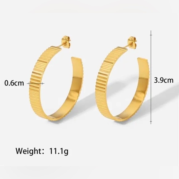 18K Gold Plated *Classic Texture* Large Hoop Earrings - Picture 7 of 10